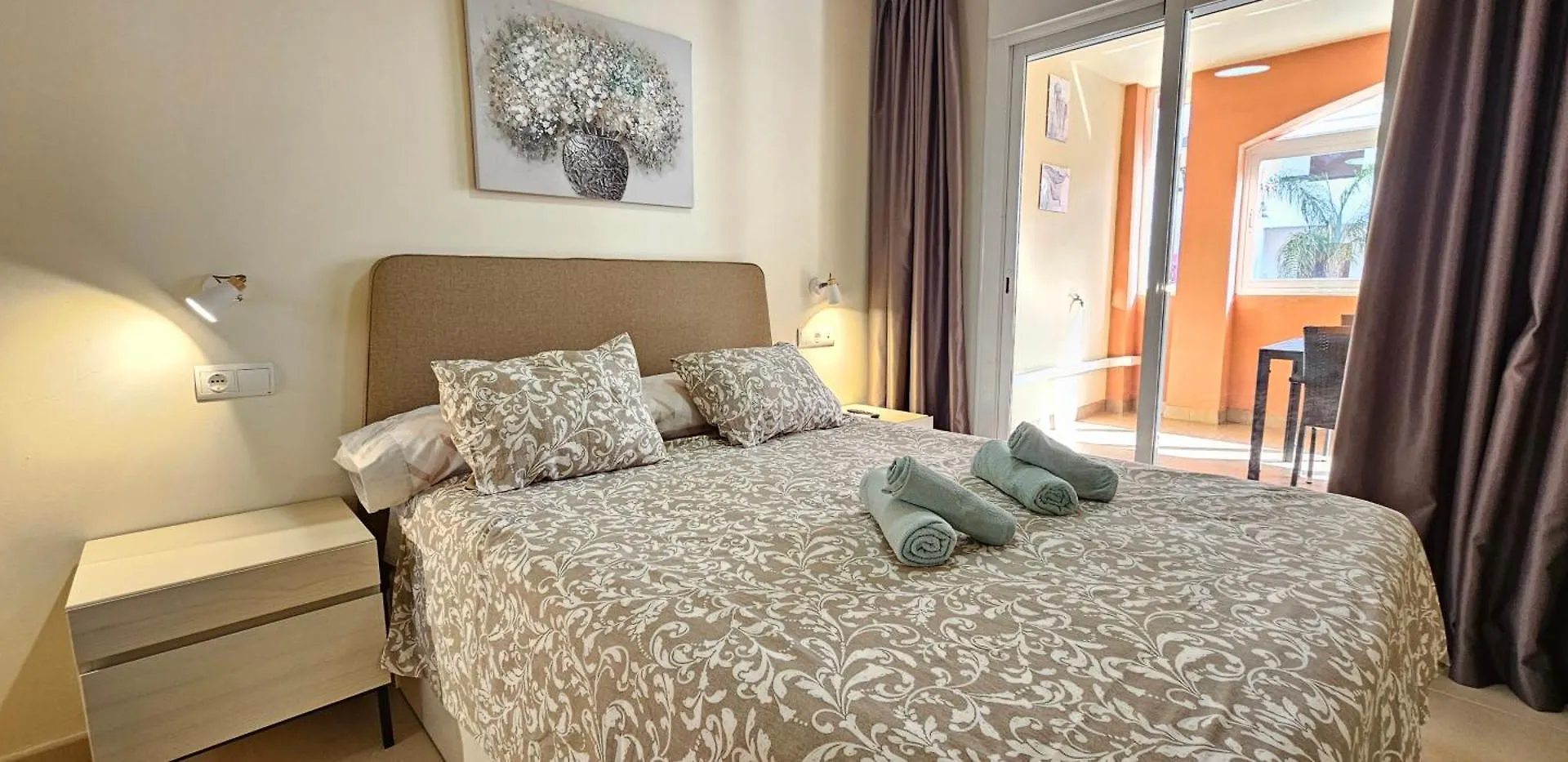 Paraiso de Vera Playa: Beachfront Apartments with Pool Views 0*,