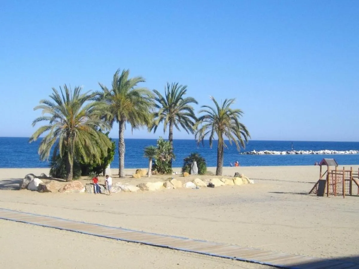 Paraiso de Vera Playa: Beachfront Apartments with Pool Views
